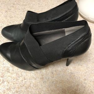 Adrienne Vittatini, Black leather heels